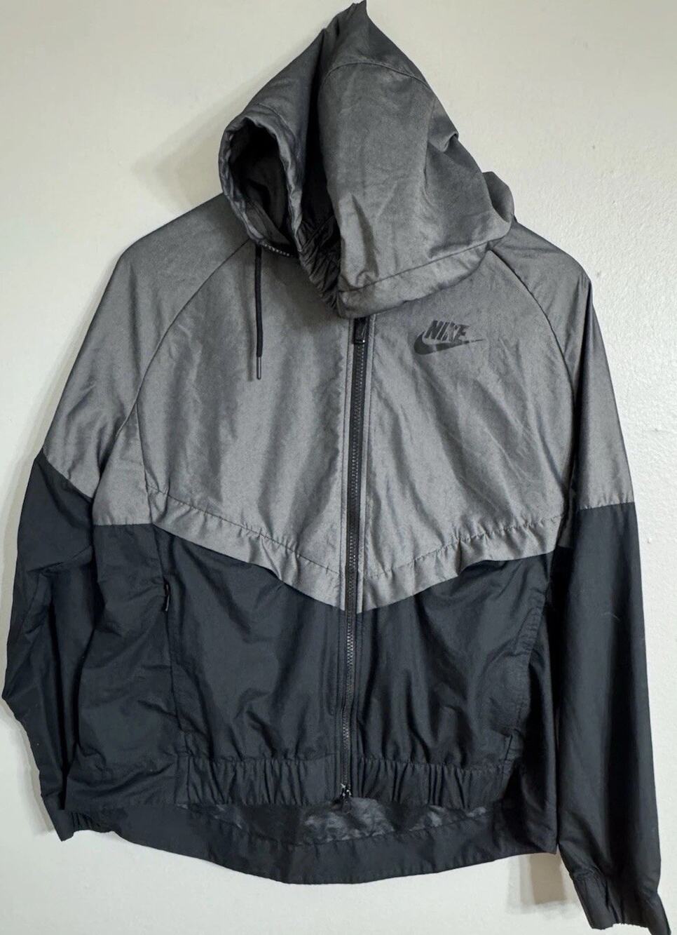 NIKE WINDRUNNER CHAMBRAY JACKET WOMEN’S Large Hooded Full-Zip Chevron Pockets